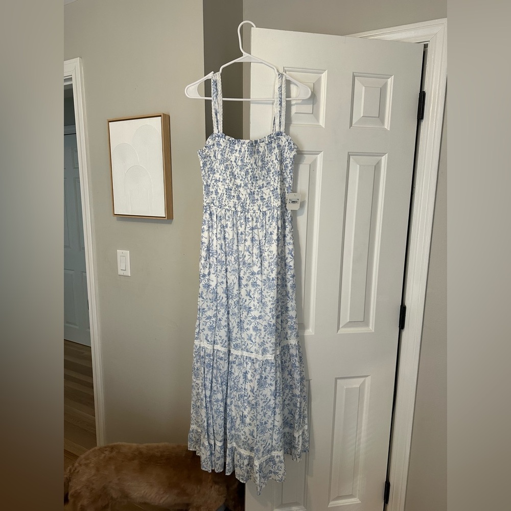 Gorgeous blue and White Floral Maxi Dress